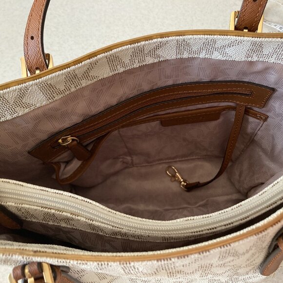 Michael Kors Signature Medium Tote (Vanilla) NWOT - Picture 13 of 16